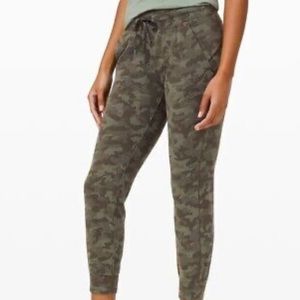 Lululemon Ready To Rulu Joggers in Jaquard Camo Olive
